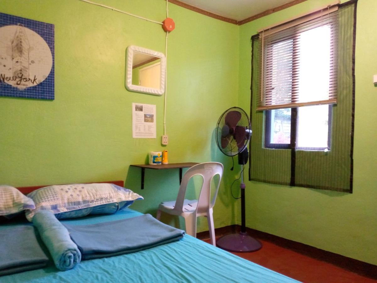 Junjals Backpackers Chalet Бохол Экстерьер фото